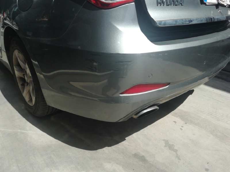 Recambio de paragolpes trasero para hyundai i40 premium referencia OEM IAM  CON SENSORES LLEVA PARA REMOLQUE