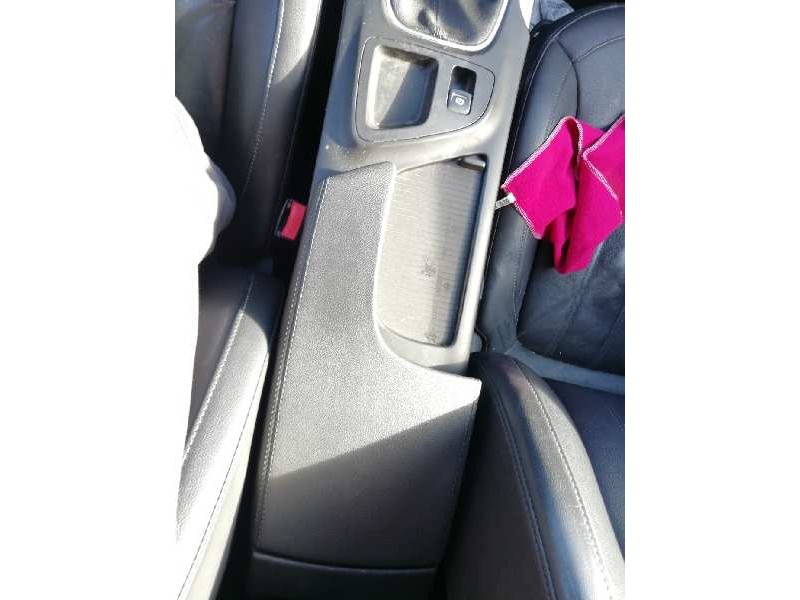 Recambio de apoyabrazos central para opel insignia berlina cosmo referencia OEM IAM  SOPORTE ROTO 