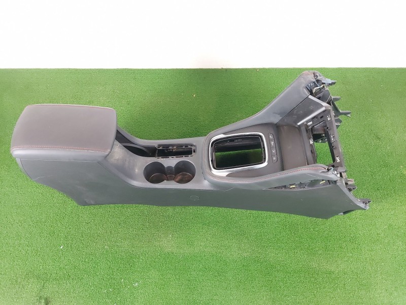 Recambio de apoyabrazos central para mg zs luxury referencia OEM IAM   