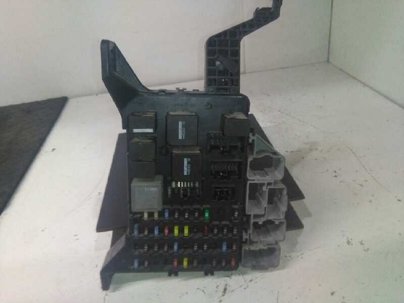 Recambio de caja reles / fusibles para ford mondeo berlina (ge) ambiente (06.2003) (d) referencia OEM IAM 4S7T14A073AB  