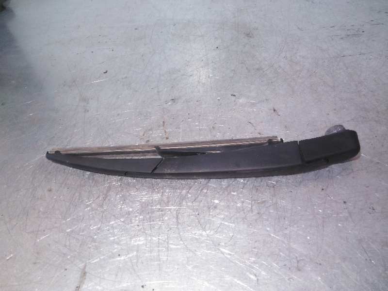 Recambio de brazo limpia trasero para renault captur expression referencia OEM IAM   