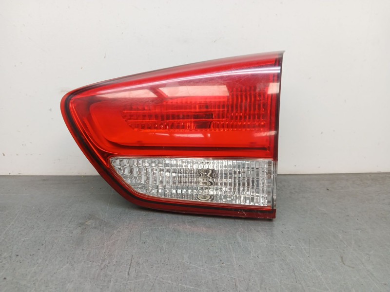 Recambio de piloto trasero derecho interior para kia carens iv 1.7 crdi referencia OEM IAM 92404A4010  