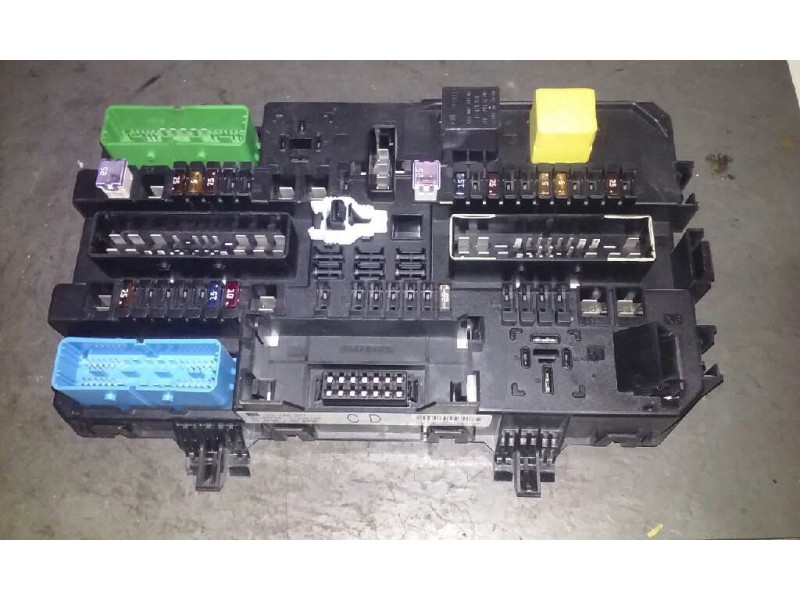 Recambio de caja reles / fusibles para opel astra h berlina 1.6 16v referencia OEM IAM 5DK00866930  
