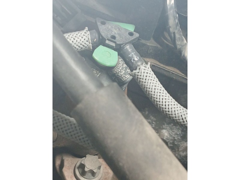 Recambio de inyector para ford transit courier combi trend referencia OEM IAM 0445110489  