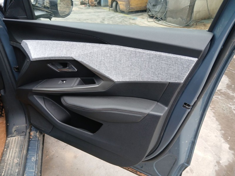 Recambio de guarnecido puerta delantera derecha para peugeot 3008 iii hybrid motor hn09 referencia OEM IAM   