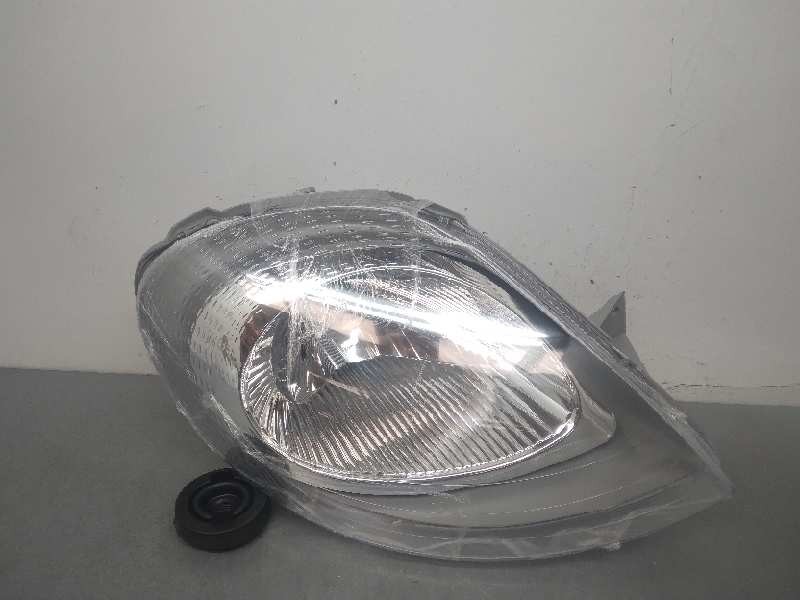 Recambio de faro derecho para renault trafic caja cerrada (ab 4.01) referencia OEM IAM 2600000QAD NUEVO 01-06