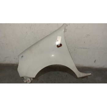 ALETA DELANTERA IZQUIERDA 7751718631 BLANCA CON ROCES