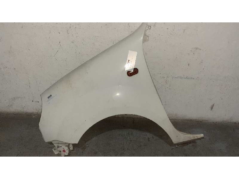 Recambio de aleta delantera izquierda para renault kangoo (f/kc0) authentique referencia OEM IAM 7751718631 BLANCA CON ROCES