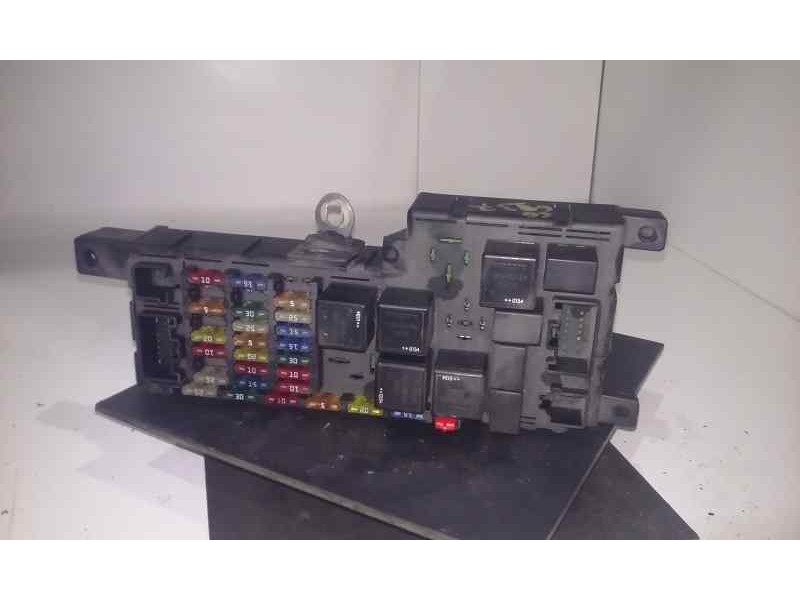Recambio de caja reles / fusibles para volvo s80 berlina 2.4 d referencia OEM IAM 8607841  