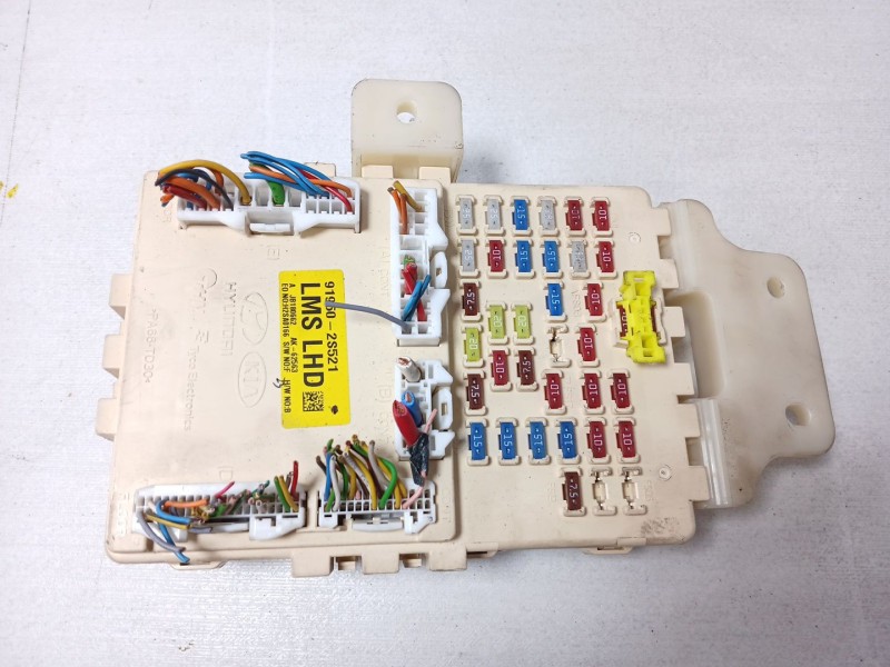 Recambio de caja reles / fusibles para hyundai ix35 classic 2wd referencia OEM IAM 919502S521  