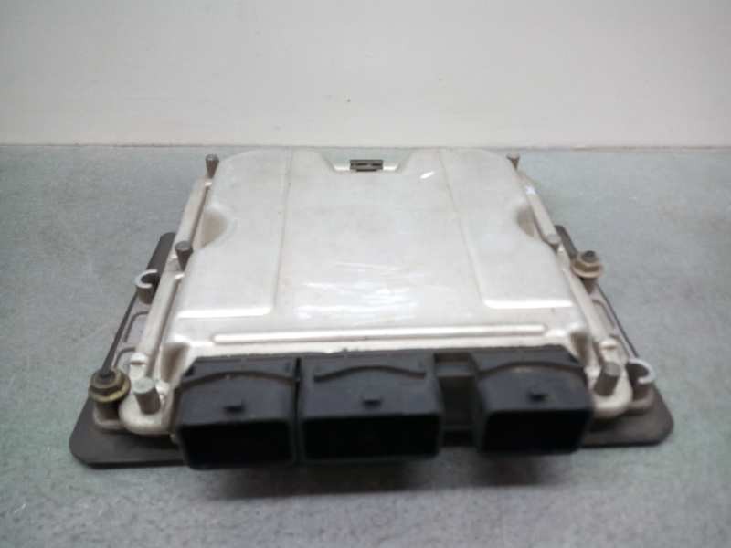 Recambio de centralita motor uce para peugeot 307 break / sw (s1) sw pack referencia OEM IAM 9647472780 0281011081 