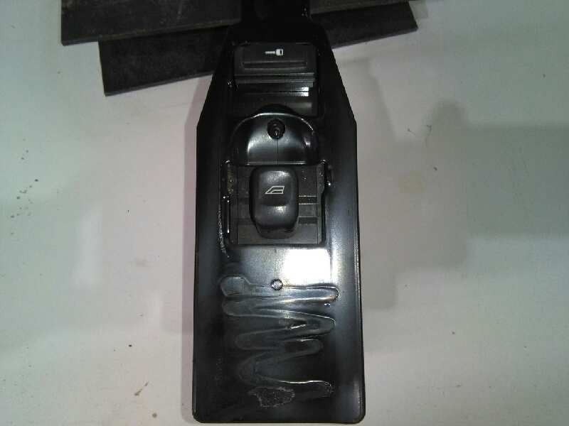 Recambio de mando elevalunas delantero derecho para volvo xc70 2.4 diesel cat referencia OEM IAM 9401805  