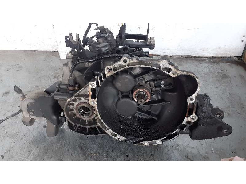 Recambio de caja cambios para kia carens (un) 2.0 crdi referencia OEM IAM  266.524KM 6V